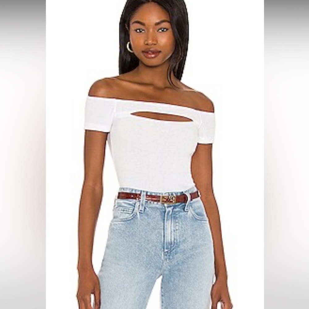 NWT MONROW
Off Shoulder Bodysuit in White